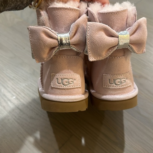 Never Worn Stargirl Classic Mini II Bow Uggs Size 12 - Picture 2 of 5